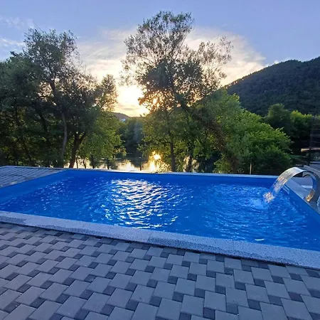 Villa Una Verde Villa *